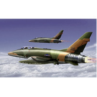 Trumpeter 01650 1/72 F-100F Super Sabre
